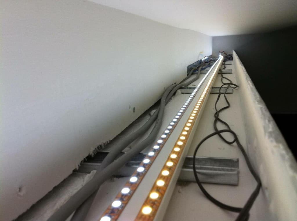 Монтаж профиля для LED-ленты — установка в нишу потолка